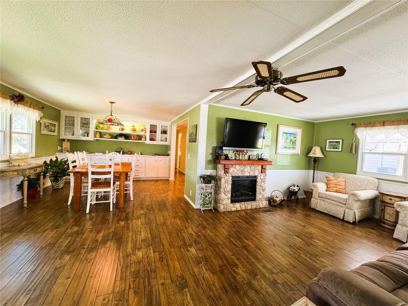 Image 26 of 62 For 208 Palo Verde Drive