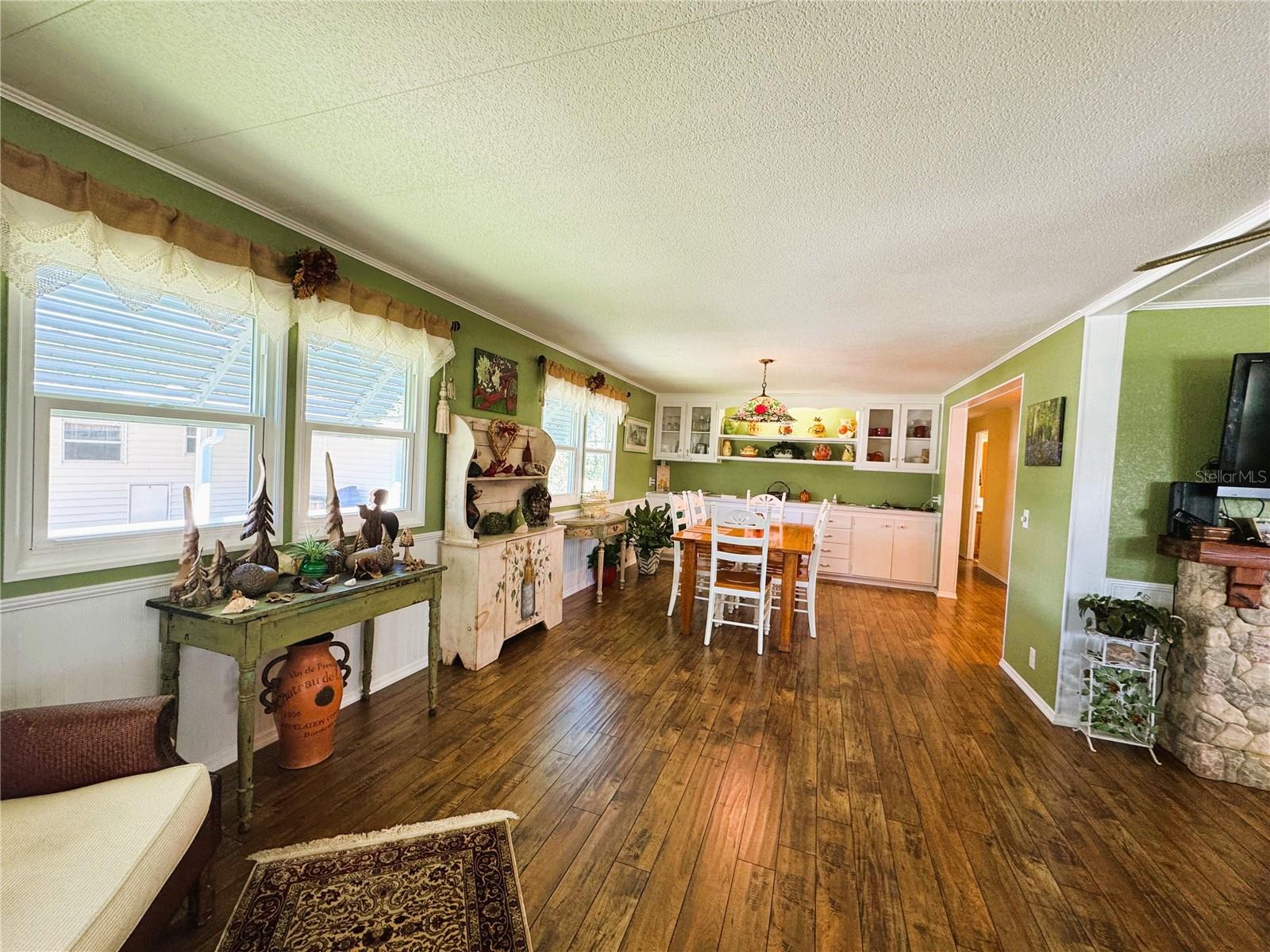 Image 27 of 62 For 208 Palo Verde Drive