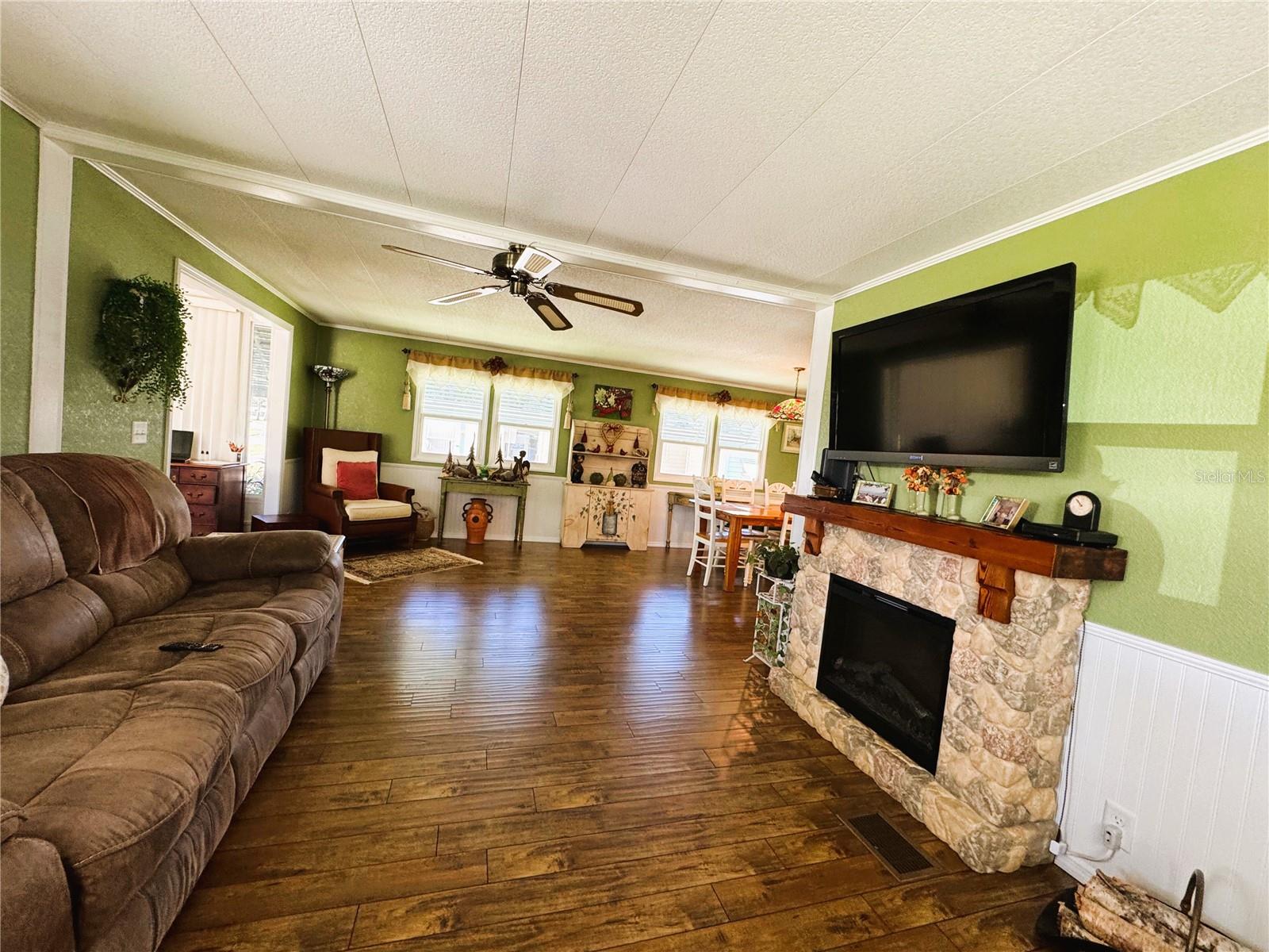 Image 33 of 62 For 208 Palo Verde Drive