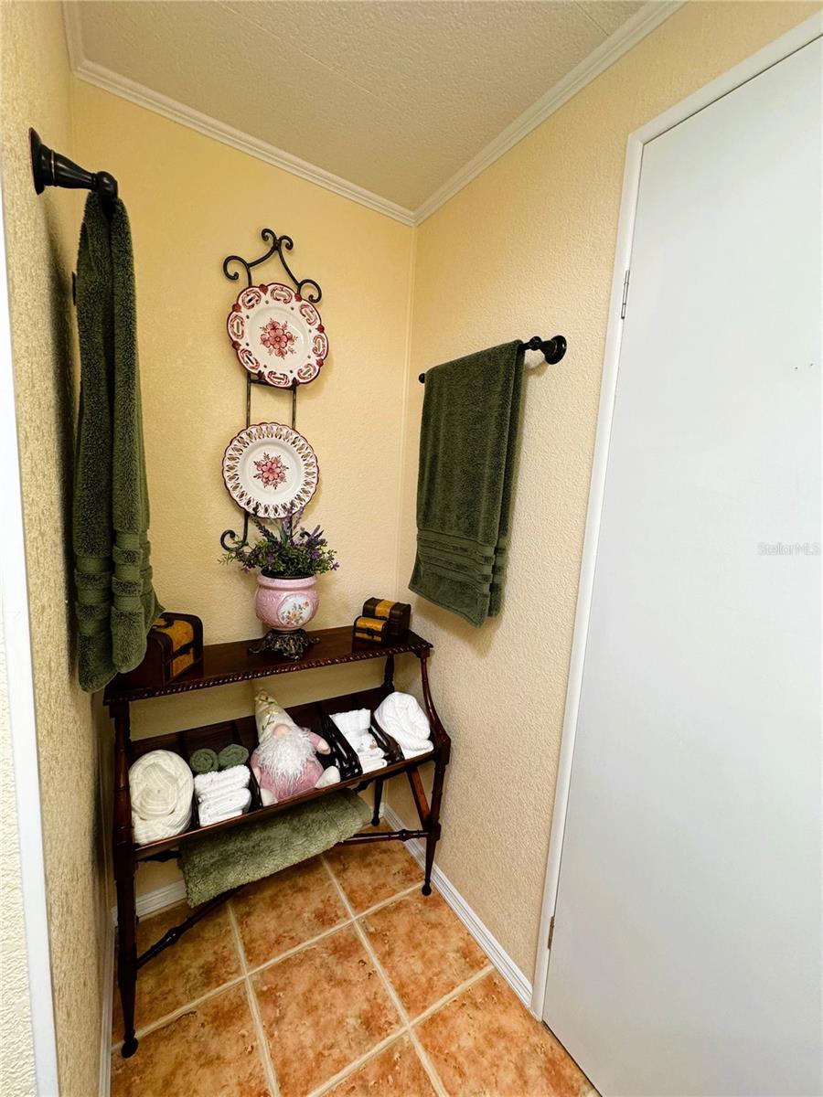 Image 43 of 62 For 208 Palo Verde Drive