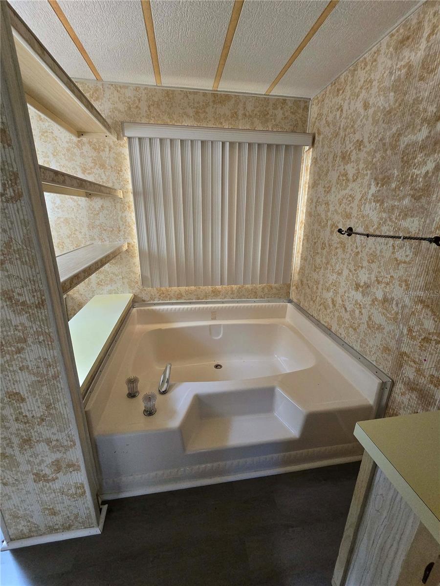 Image 11 of 18 For 1991 170th Avenue Road