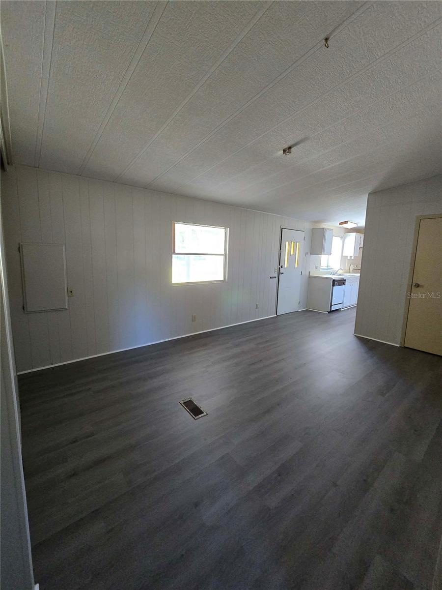 Image 6 of 18 For 1991 170th Avenue Road