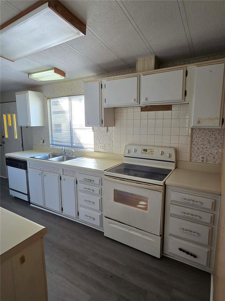 Image 8 of 18 For 1991 170th Avenue Road