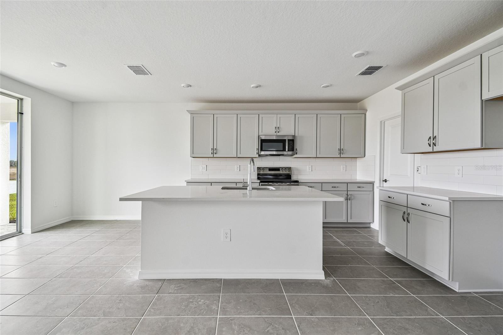 Image 10 of 31 For 9110 Optimist Way