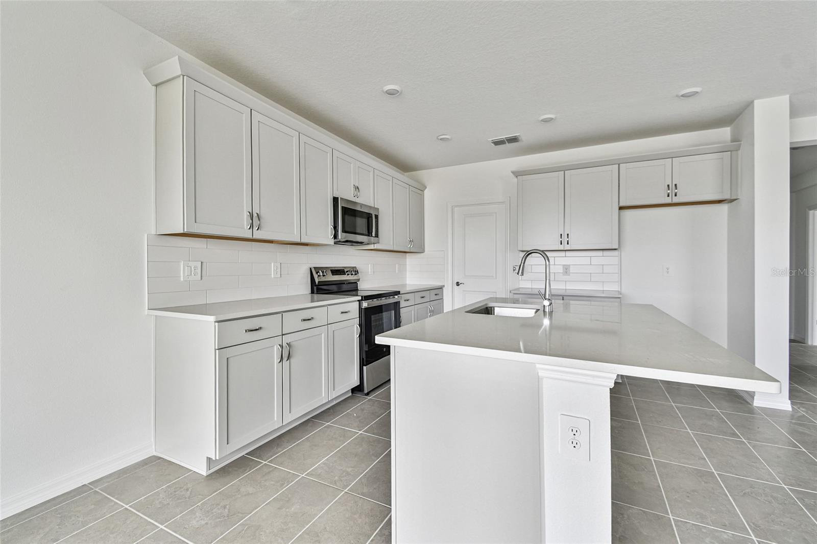 Image 8 of 31 For 9110 Optimist Way