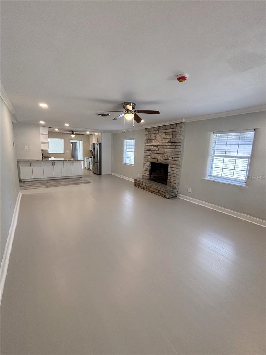 Image 10 of 42 For 909 Hart Street