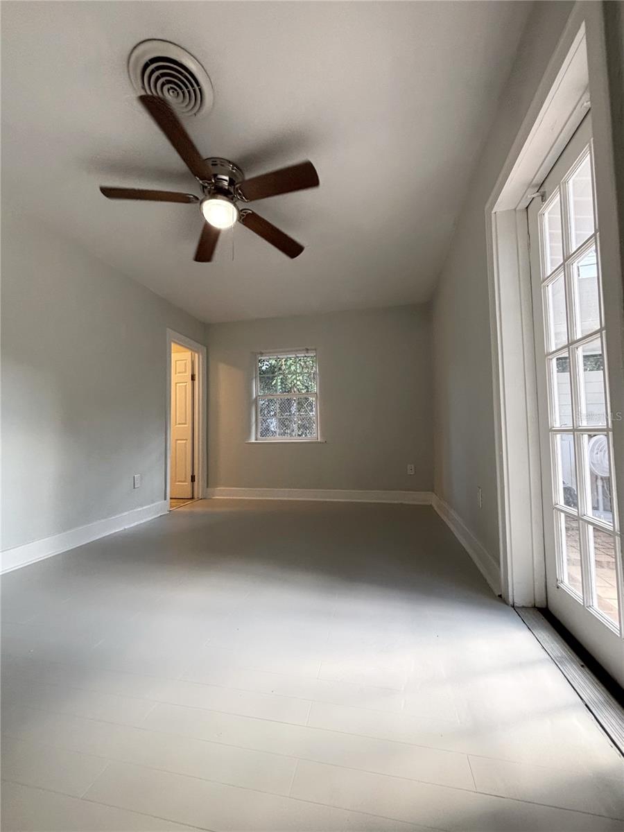 Image 18 of 42 For 909 Hart Street