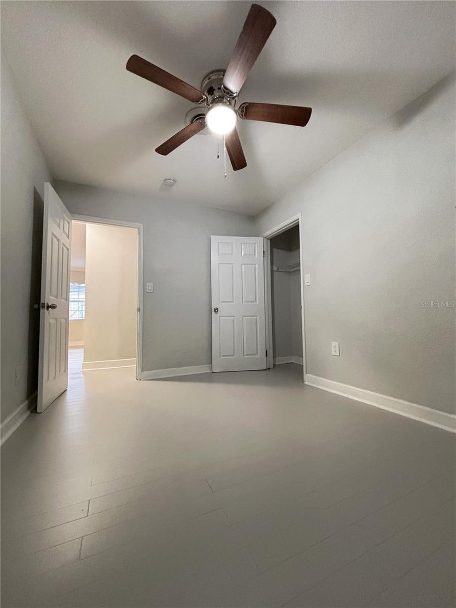 Image 24 of 42 For 909 Hart Street