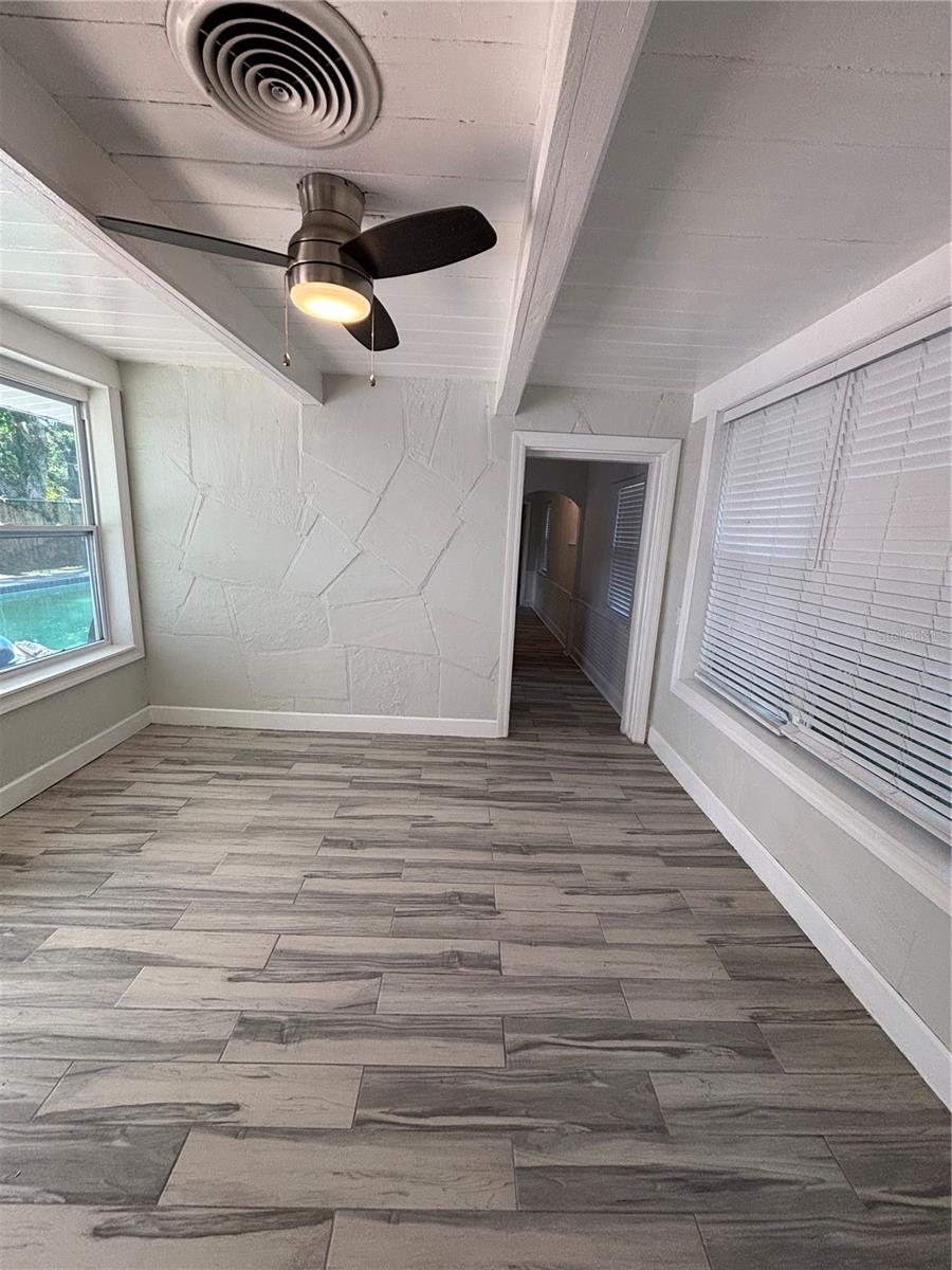 Image 29 of 42 For 909 Hart Street