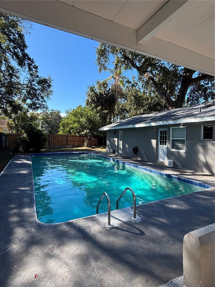 Image 35 of 42 For 909 Hart Street