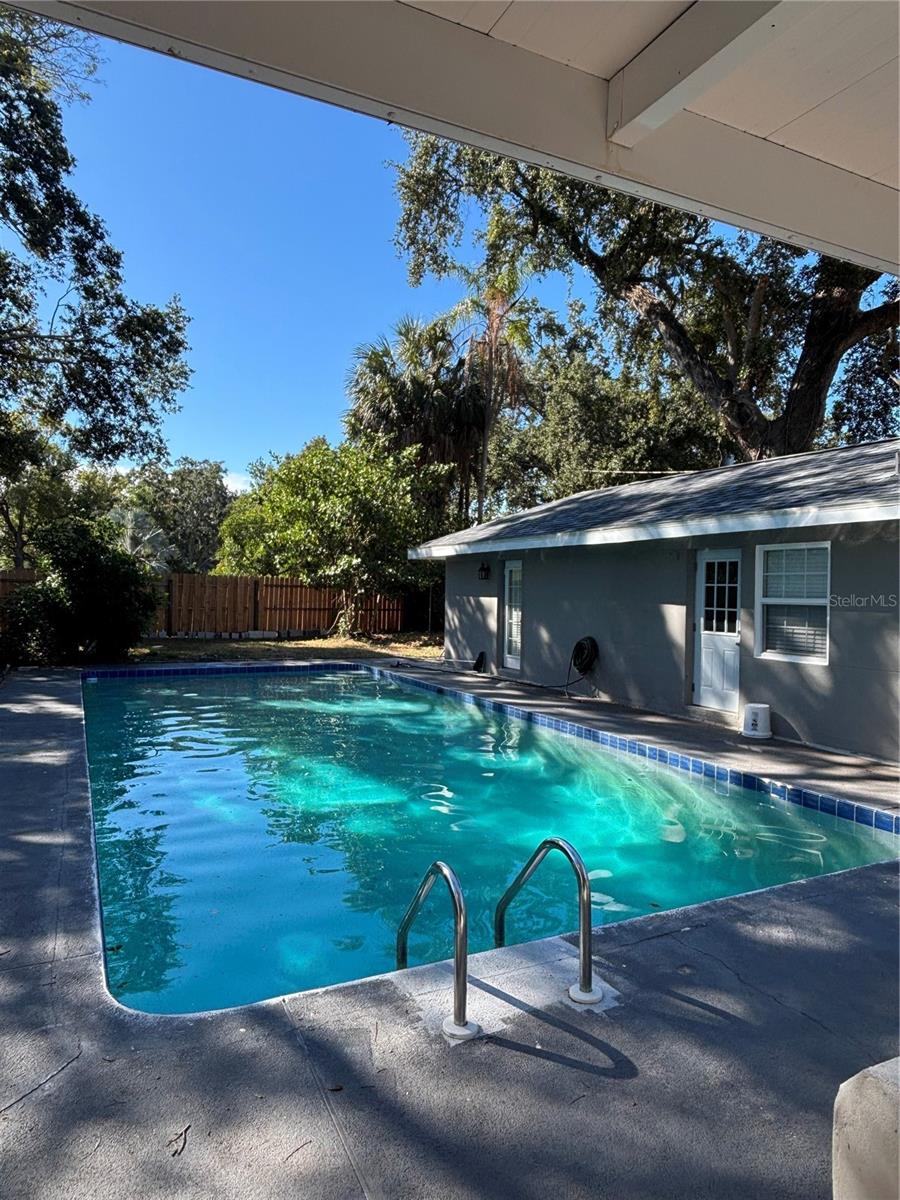 Image 36 of 42 For 909 Hart Street