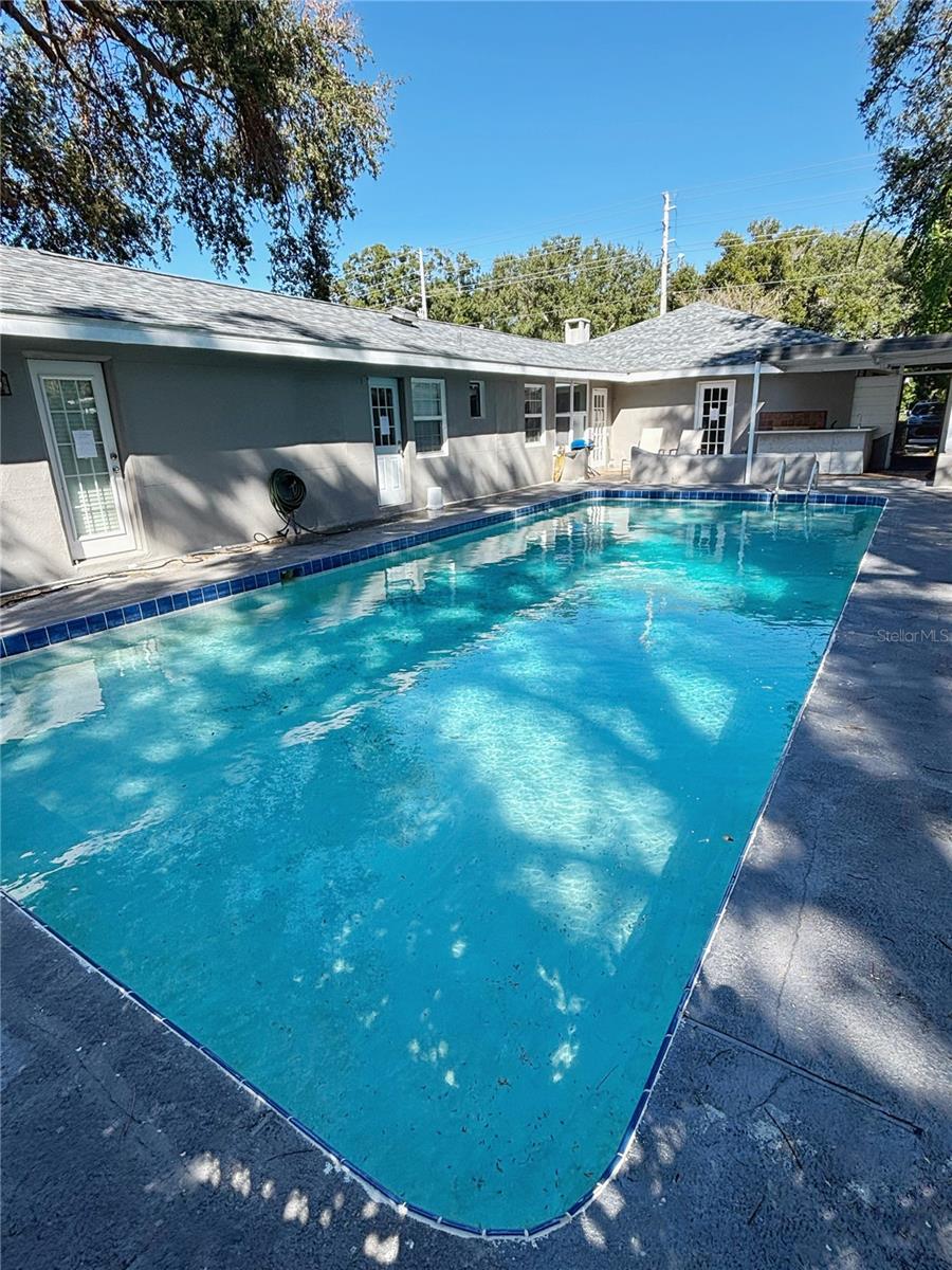 Image 37 of 42 For 909 Hart Street