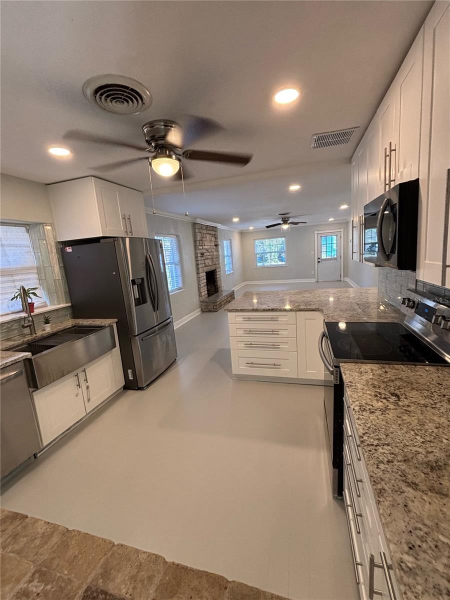 Image 4 of 42 For 909 Hart Street