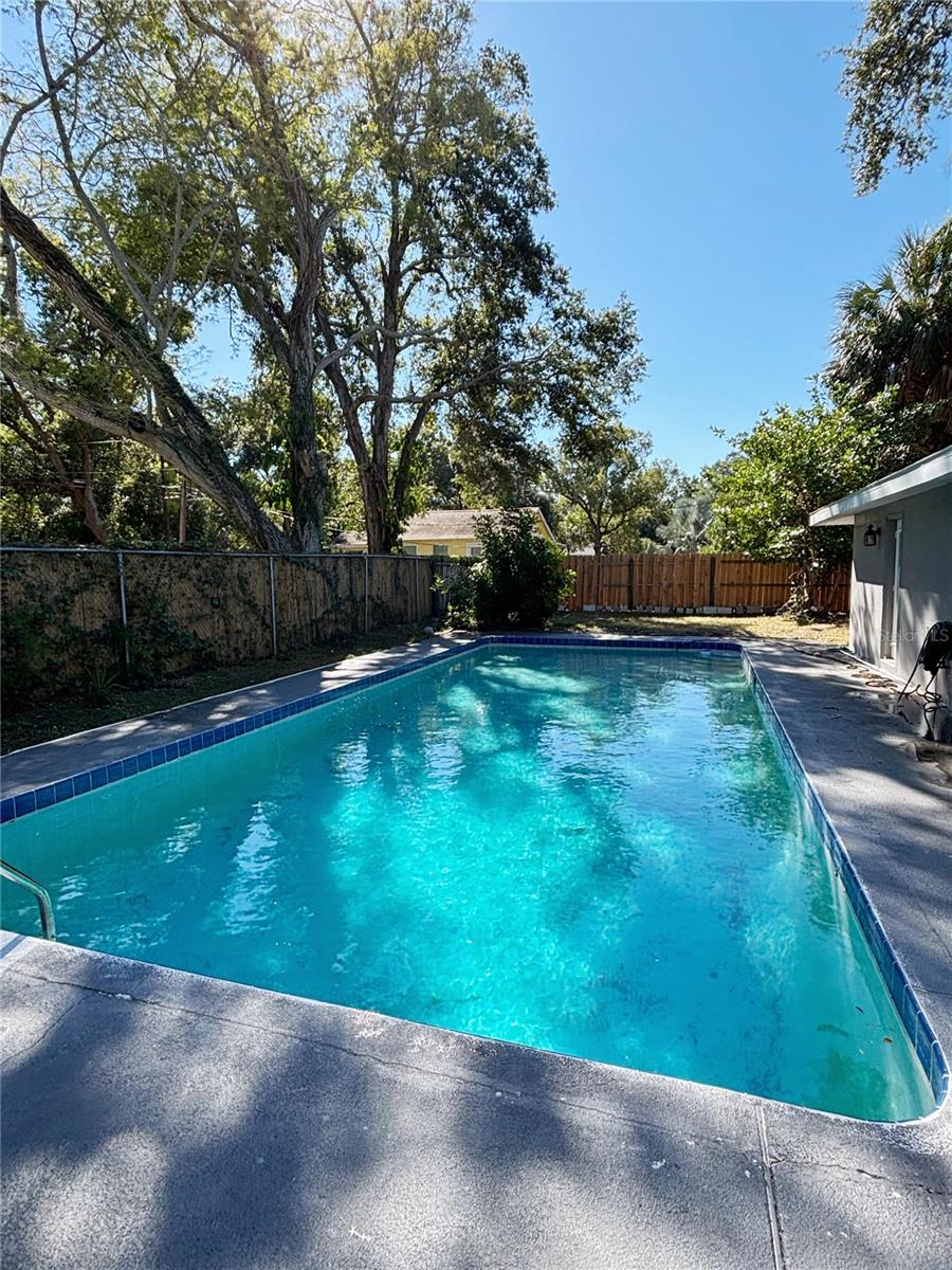 Image 41 of 42 For 909 Hart Street