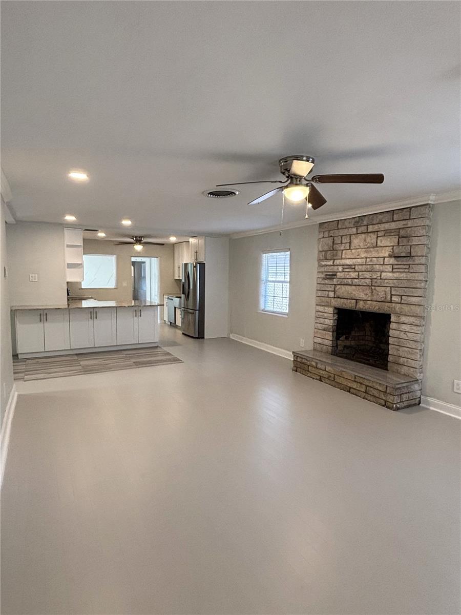 Image 5 of 42 For 909 Hart Street