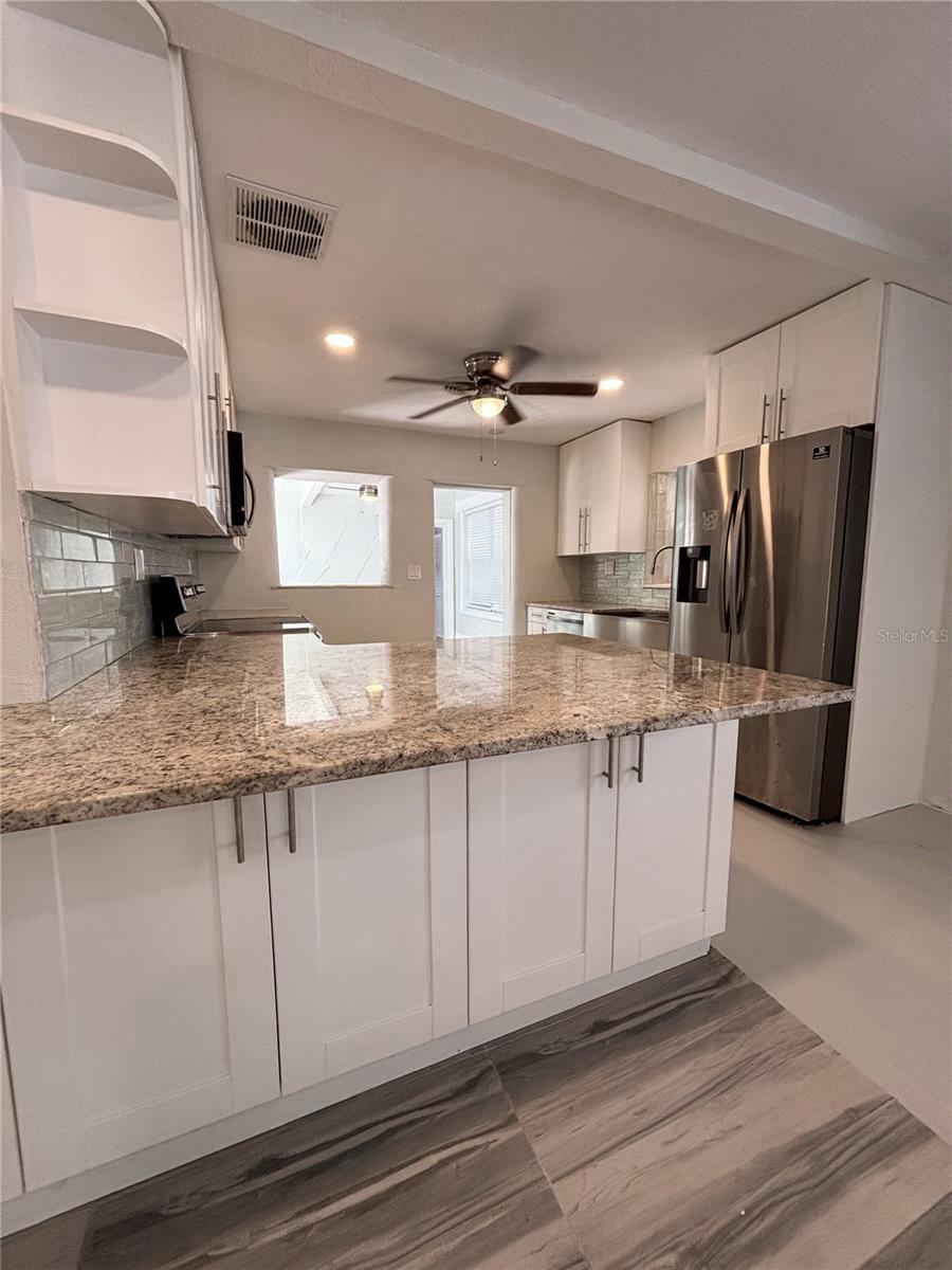 Image 8 of 42 For 909 Hart Street