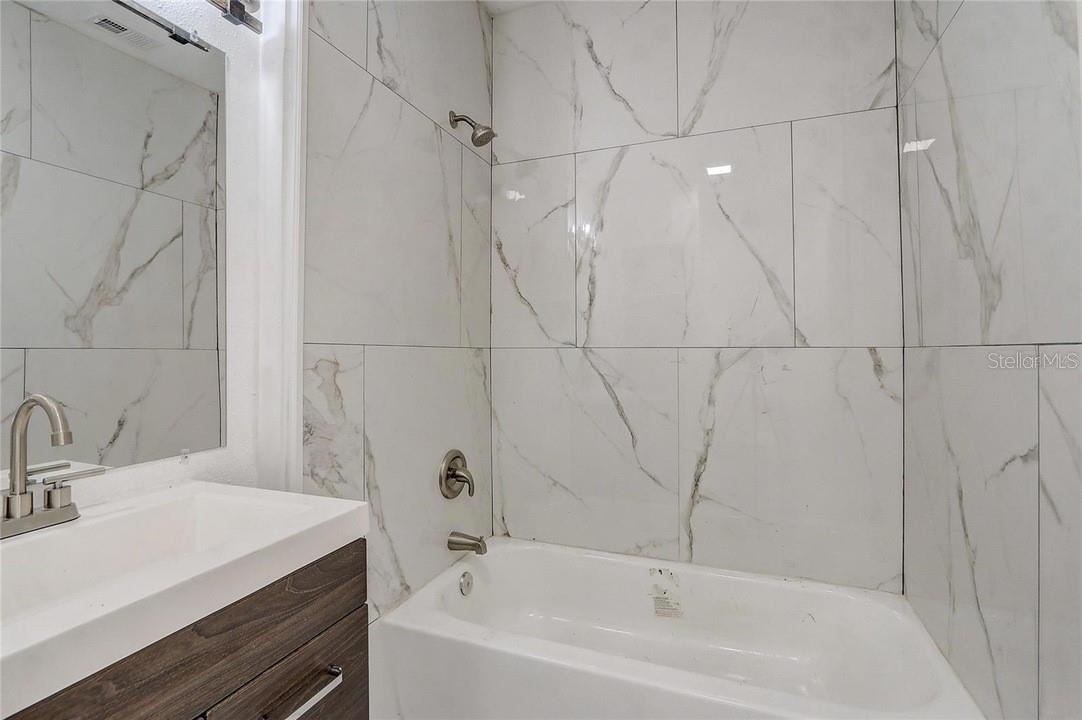 Image 11 of 24 For 246 Oak Avenue