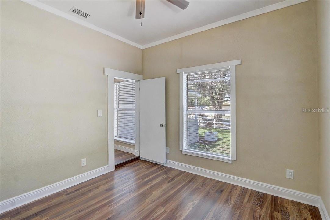 Image 17 of 24 For 246 Oak Avenue