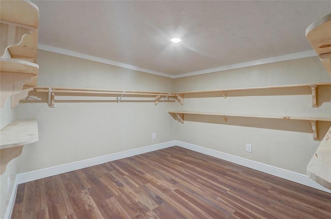 Image 22 of 24 For 246 Oak Avenue