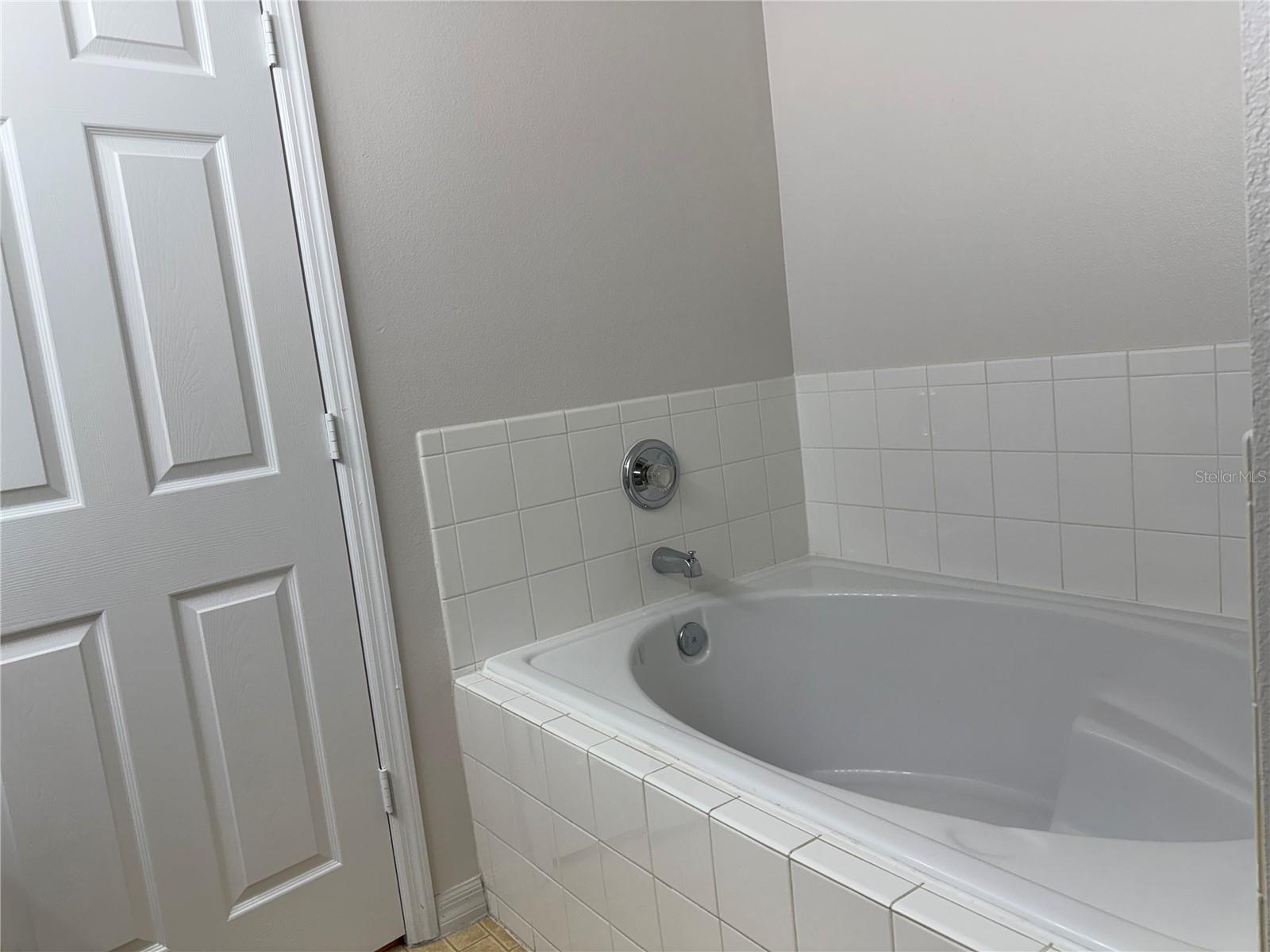 Image 14 of 24 For 122 Brightview Drive