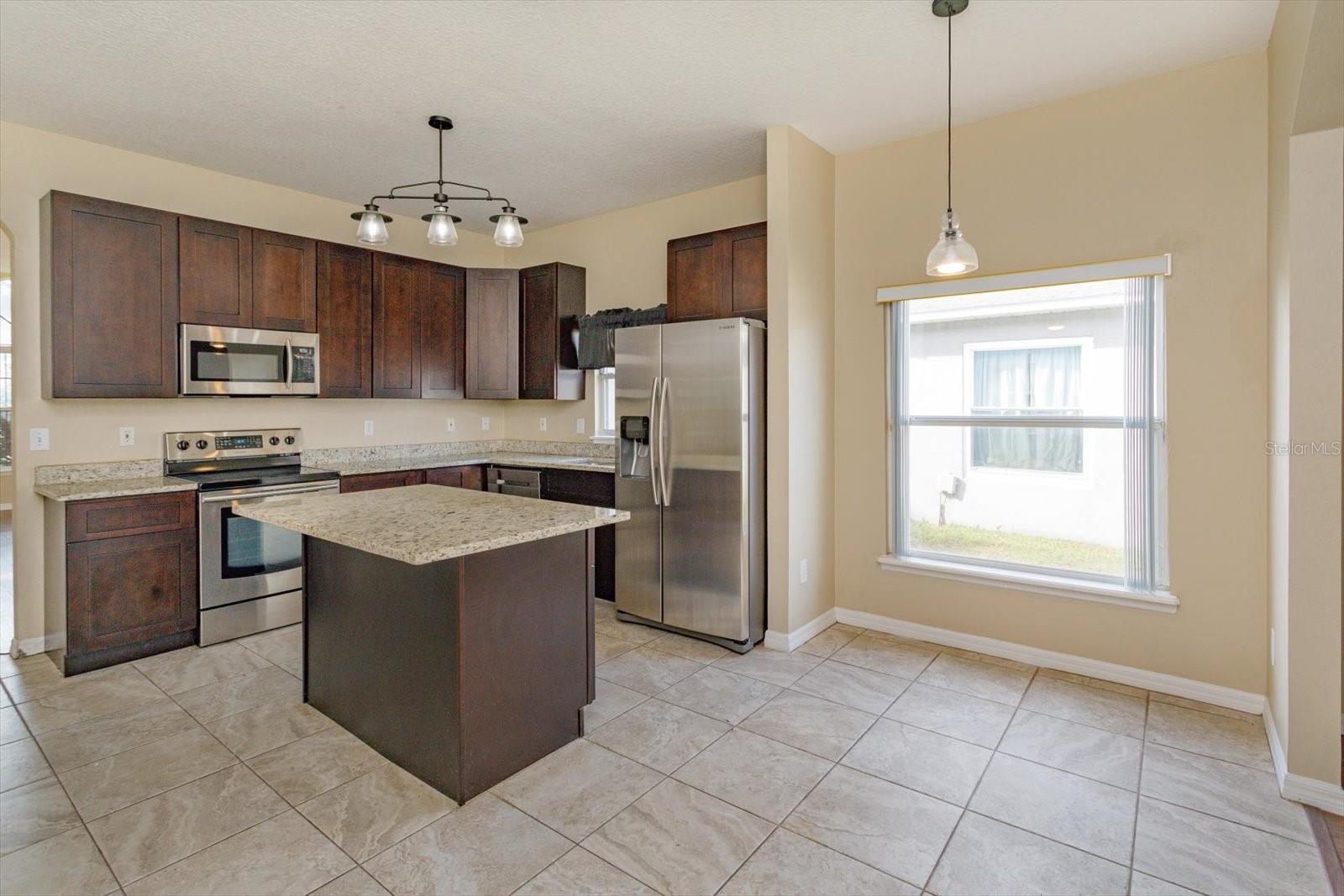 Image 11 of 25 For 451 Wellesly Street