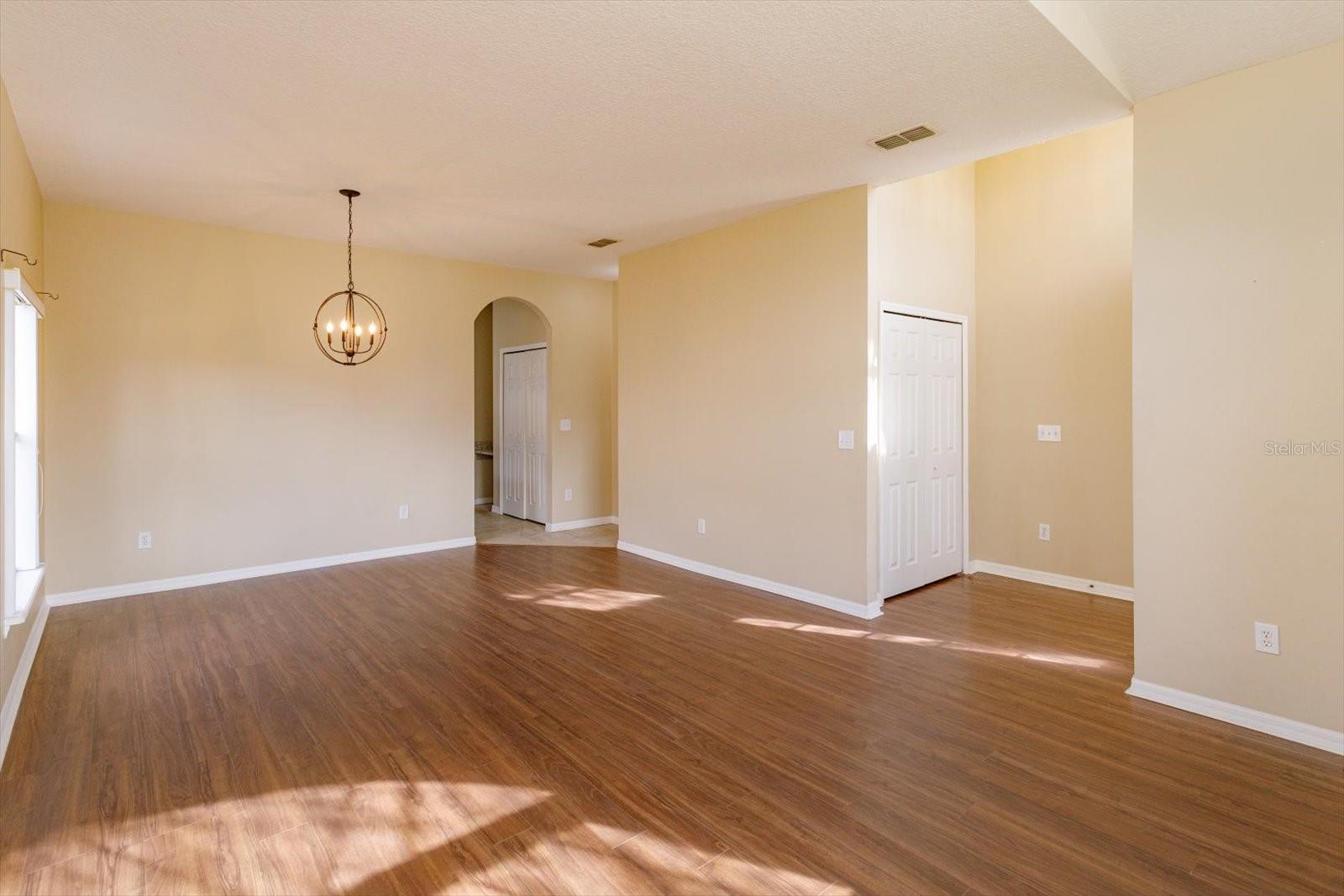 Image 4 of 25 For 451 Wellesly Street