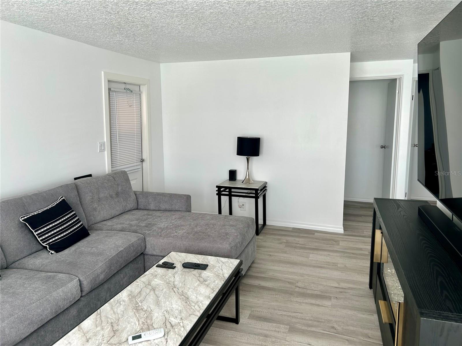 Image 4 of 26 For 23917 Deer Road