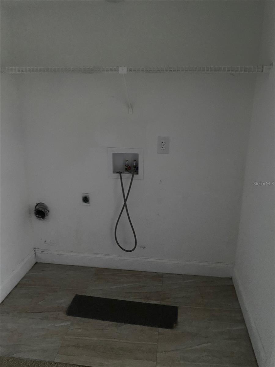 Image 9 of 17 For 5810 Windhover Drive 581