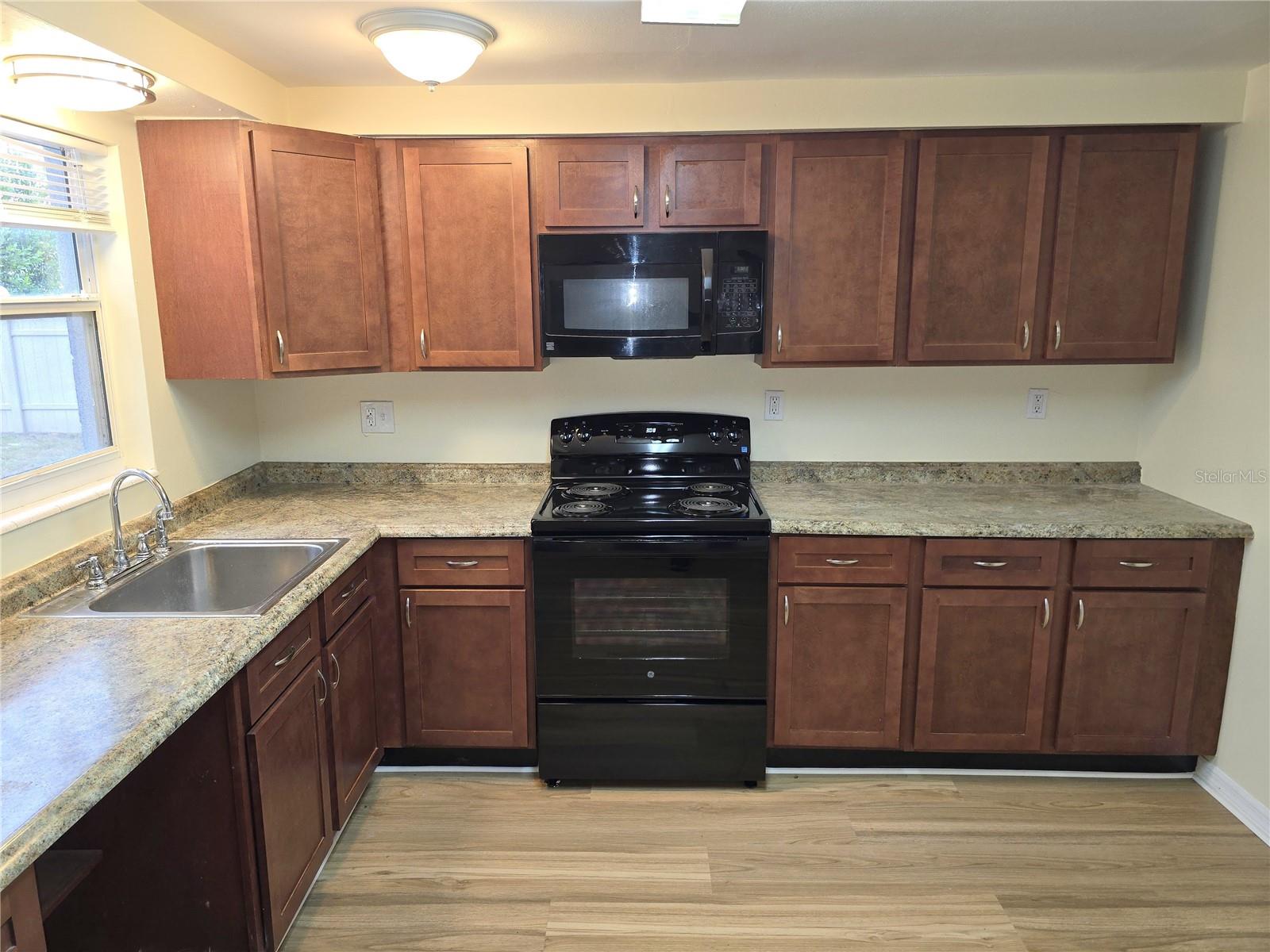 Image 19 of 29 For 4725 Blossom Drive