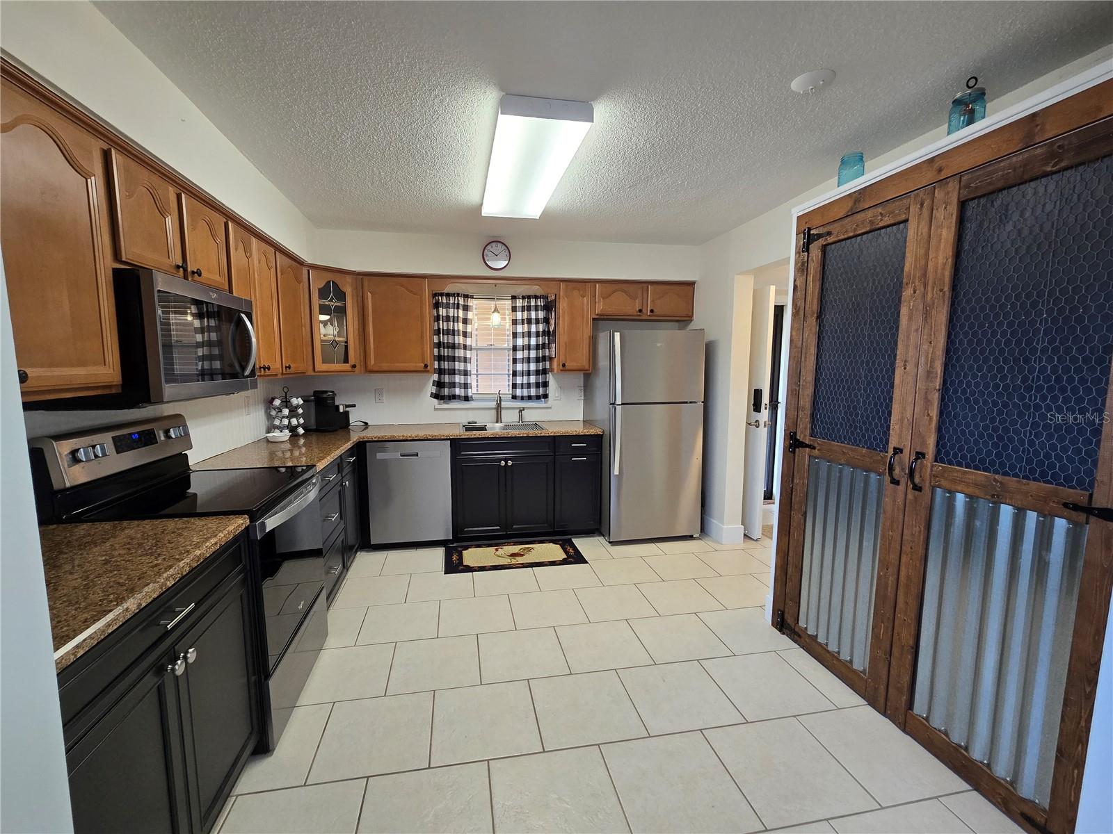 Image 2 of 16 For 1640 Juno Trail 101a