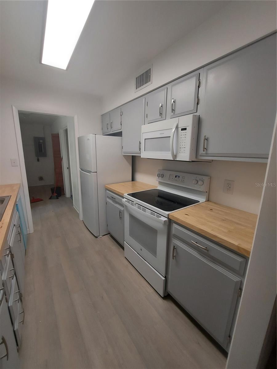 Image 13 of 41 For 253 Blue Lake Avenue