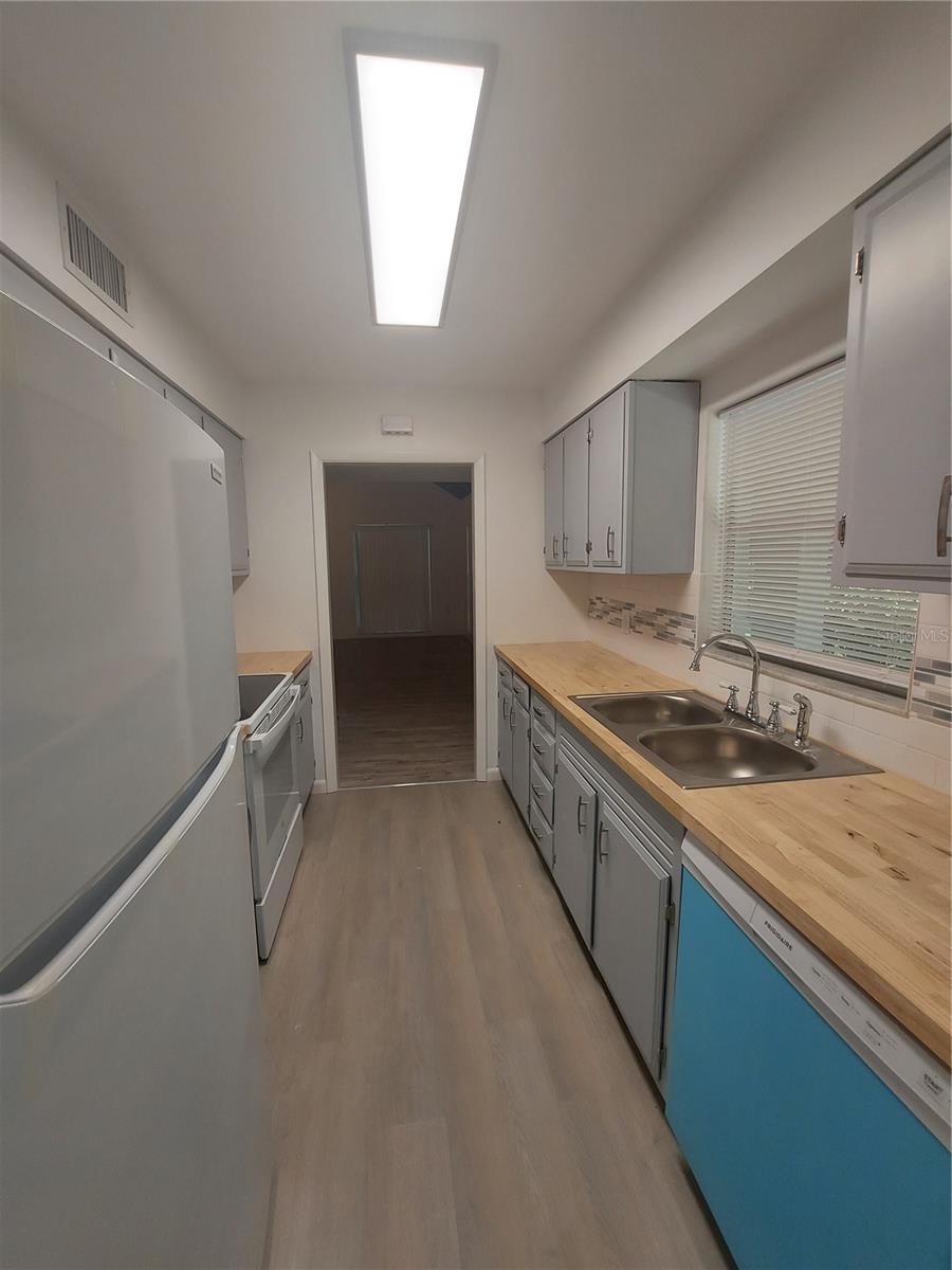 Image 15 of 41 For 253 Blue Lake Avenue