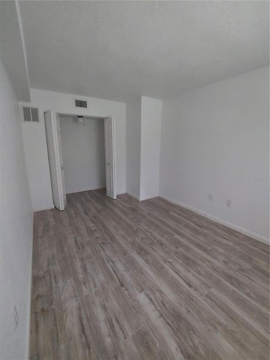 Image 26 of 41 For 253 Blue Lake Avenue