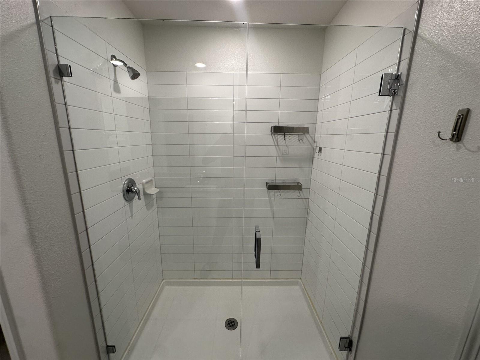 Image 14 of 19 For 1742 Red Loop