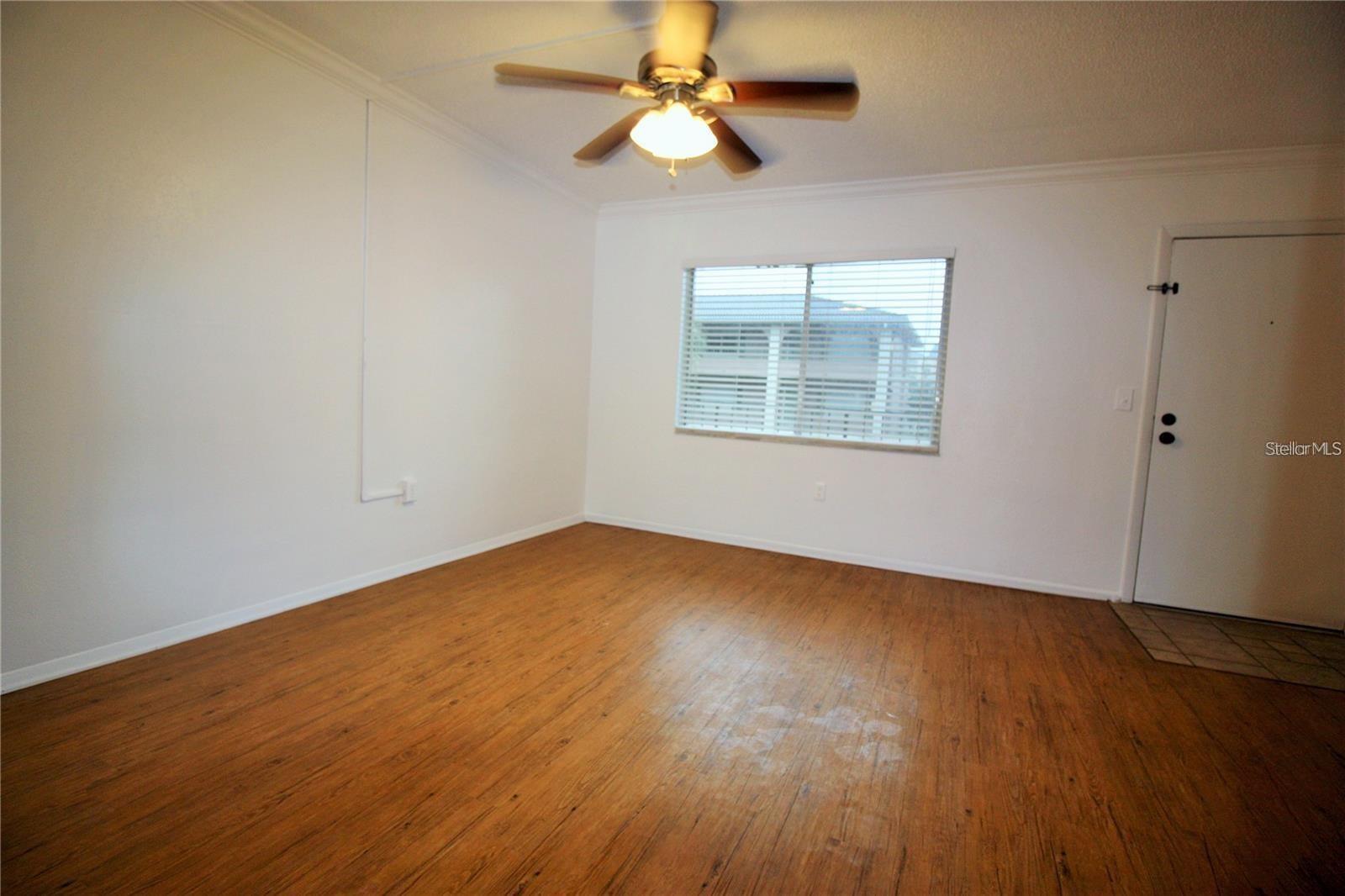 Image 8 of 16 For 125 Water Front Way 200