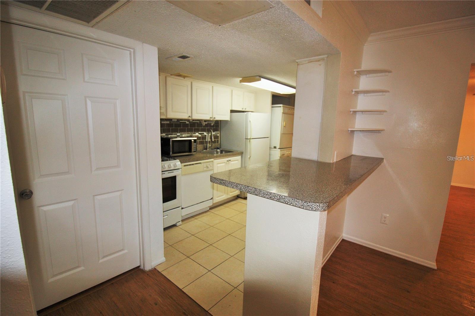 Image 9 of 16 For 125 Water Front Way 200