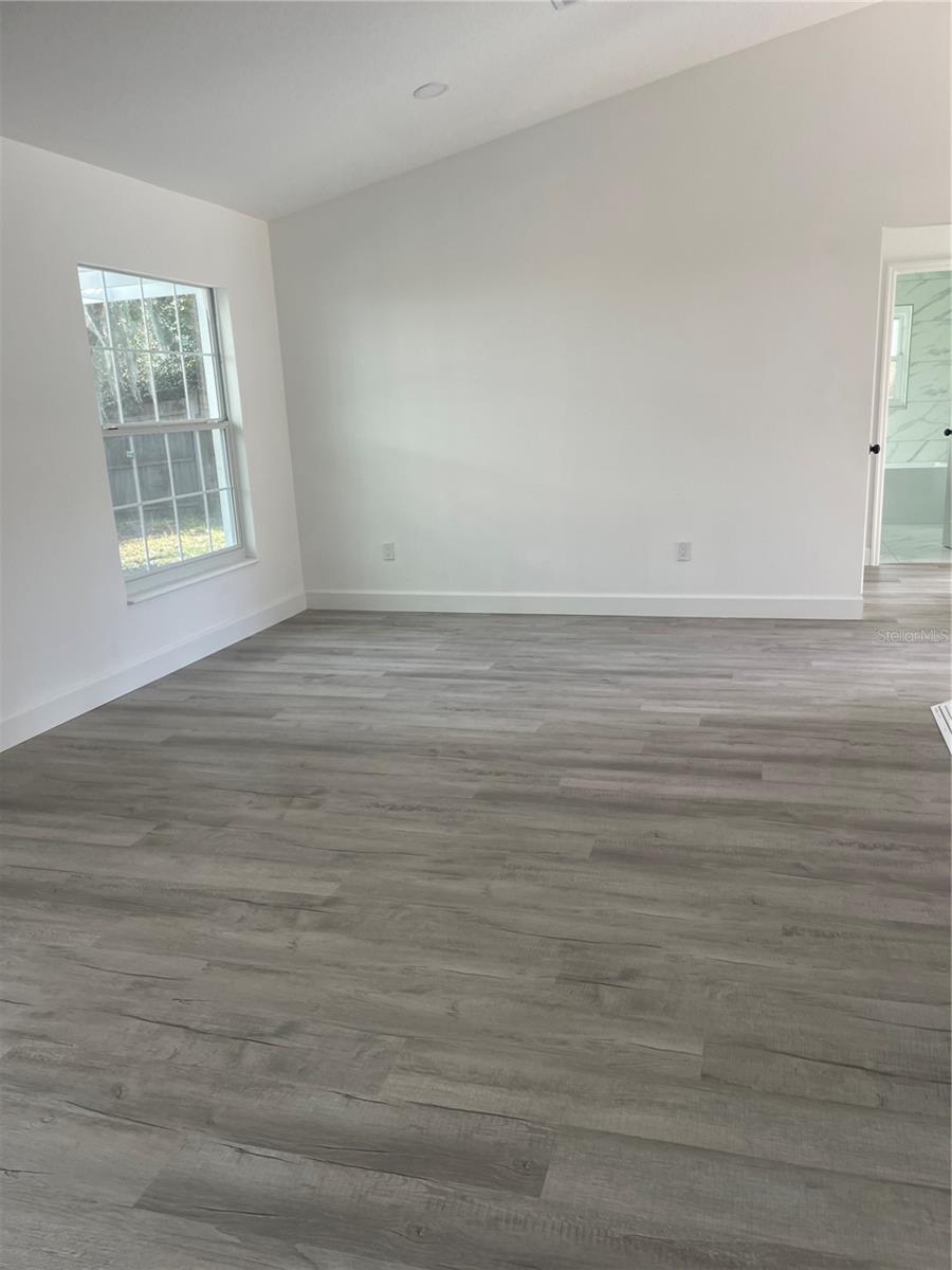 Image 5 of 11 For 1367 Hensley Drive