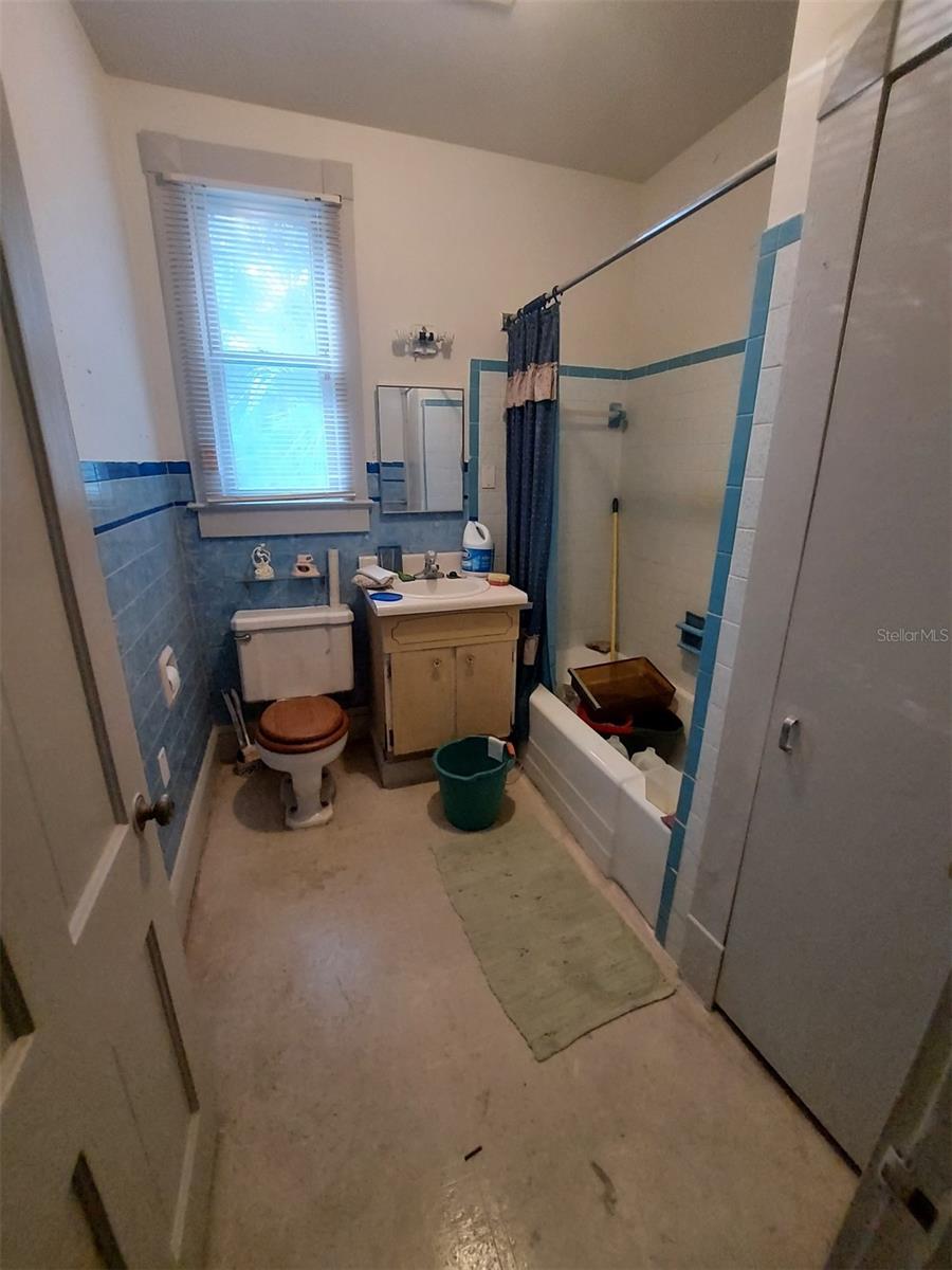 Image 23 of 58 For 251 Blue Lake Avenue