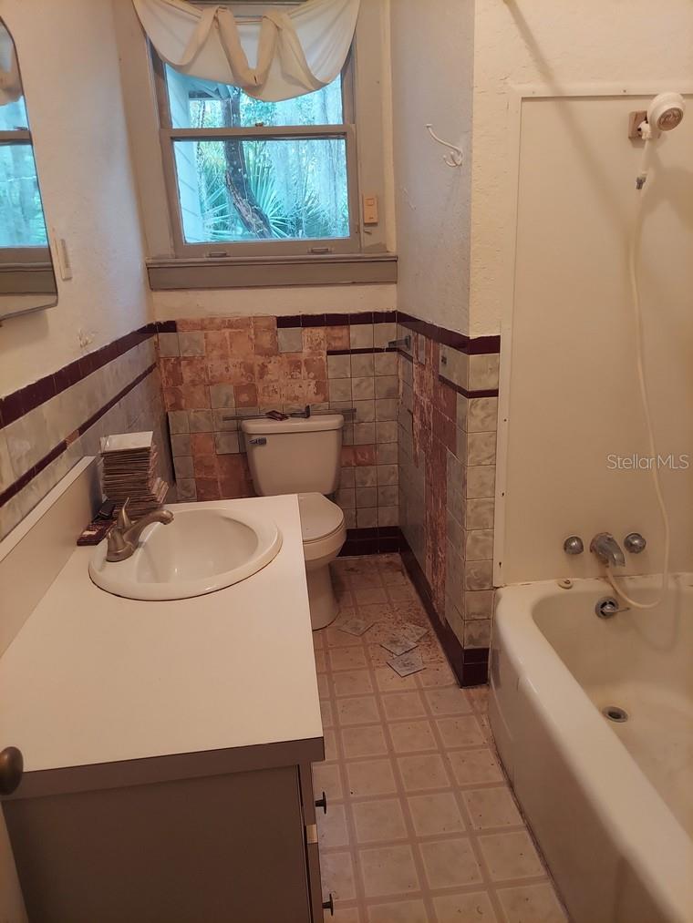 Image 30 of 58 For 251 Blue Lake Avenue