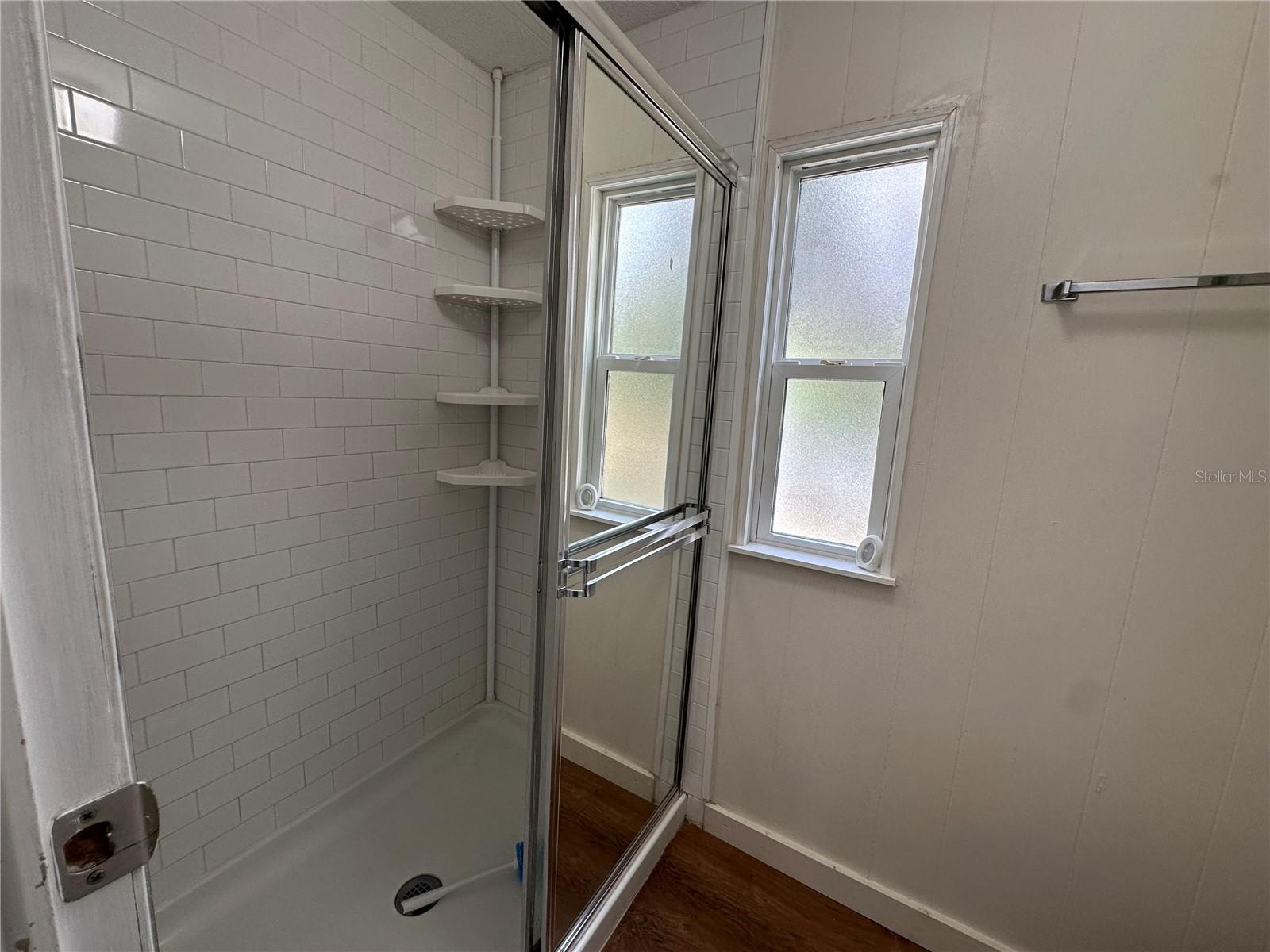 Image 23 of 37 For 24007 River Road