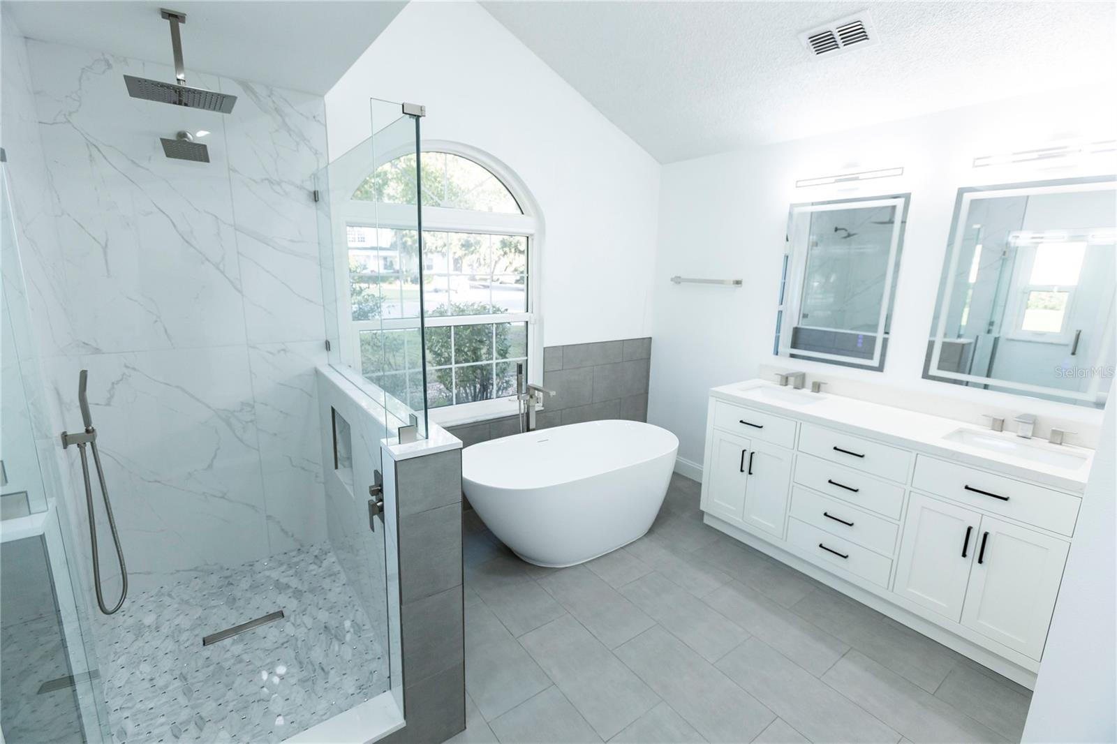 Image 16 of 27 For 6112 Silver Oaks Drive