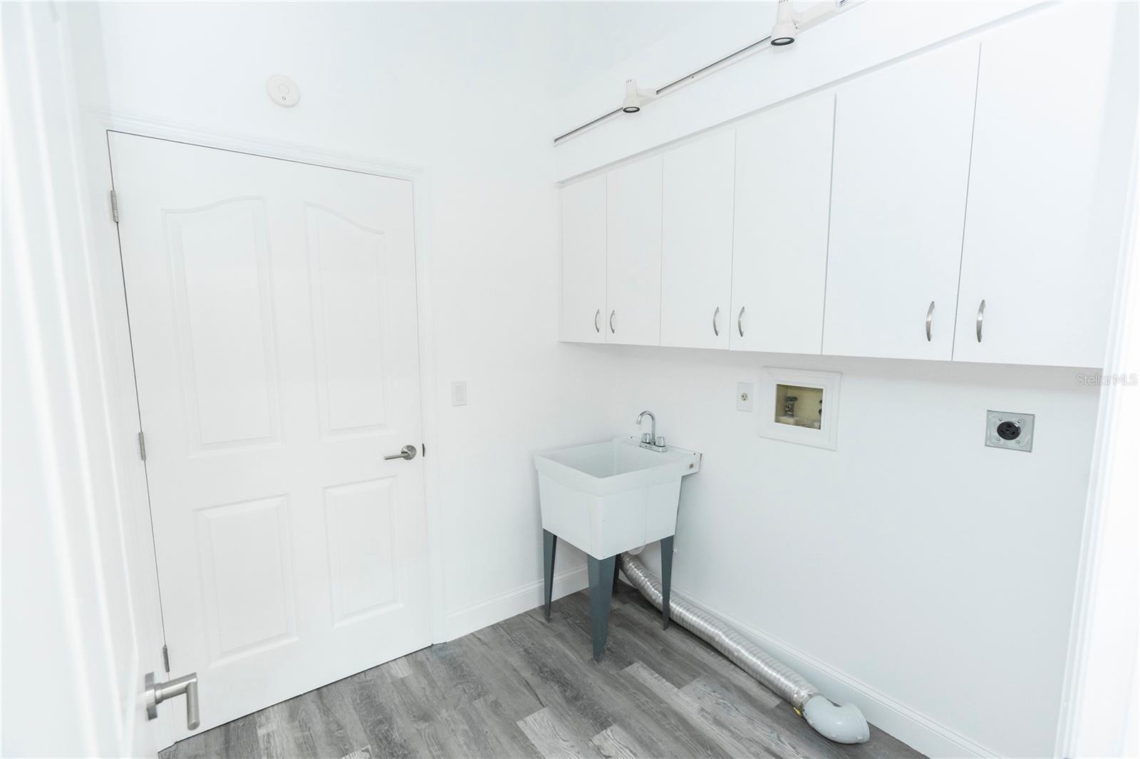 Image 18 of 27 For 6112 Silver Oaks Drive