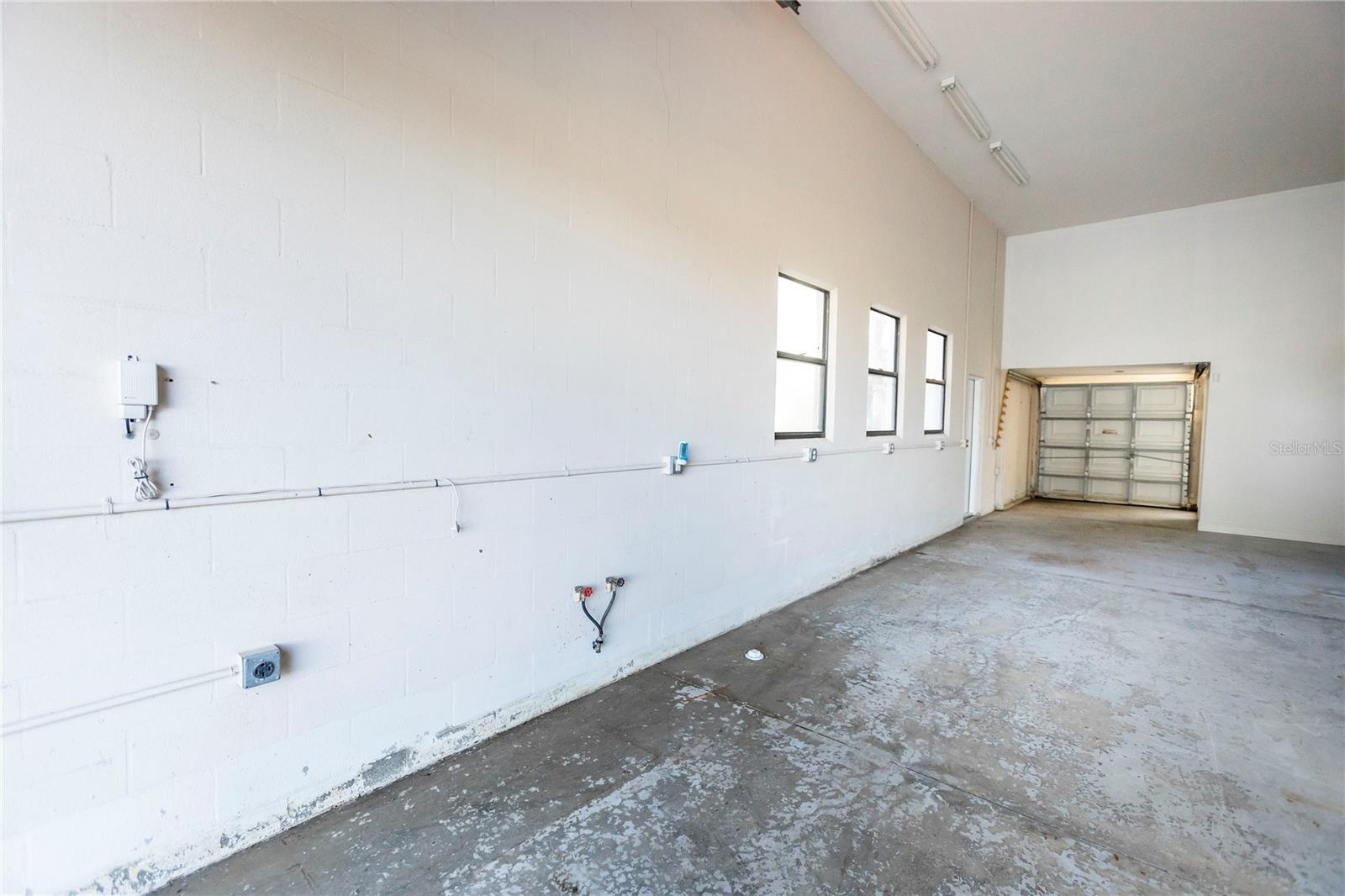 Image 21 of 27 For 6112 Silver Oaks Drive