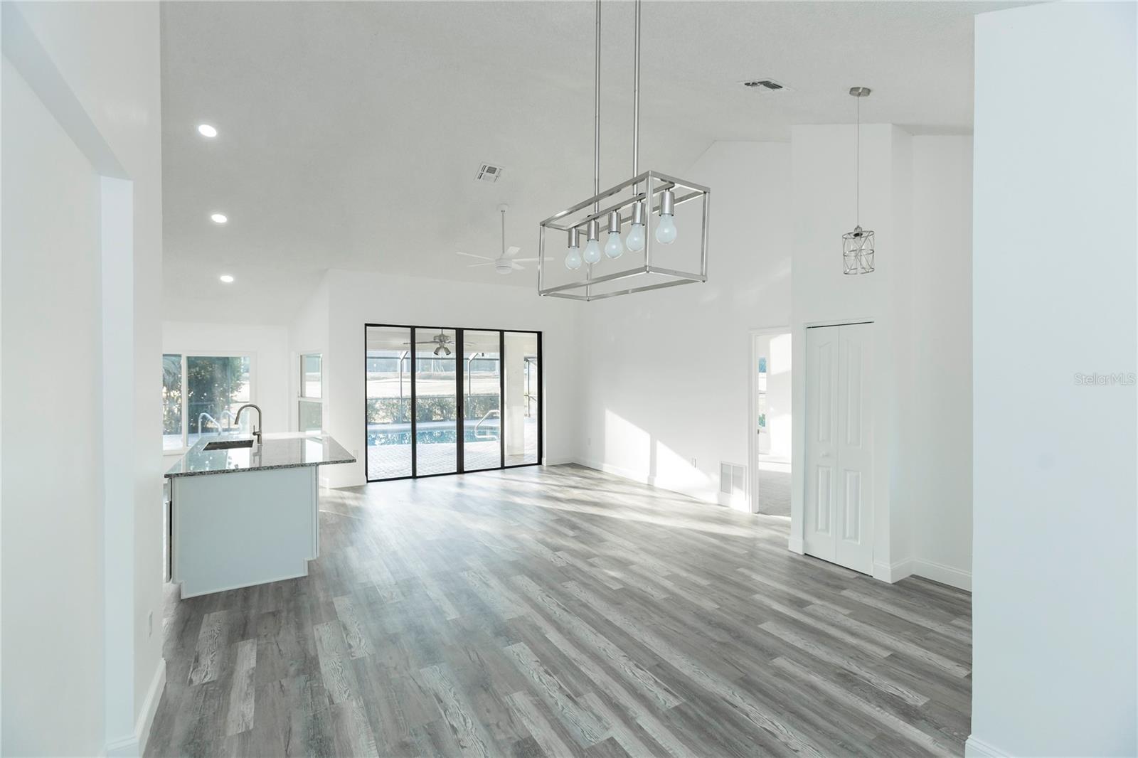 Image 6 of 27 For 6112 Silver Oaks Drive