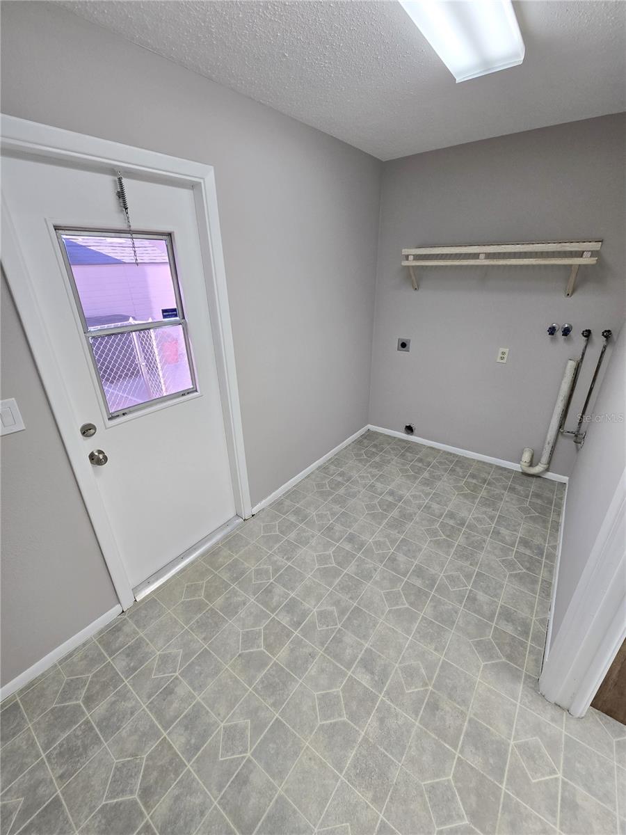 Image 14 of 39 For 7415 Chairman Court