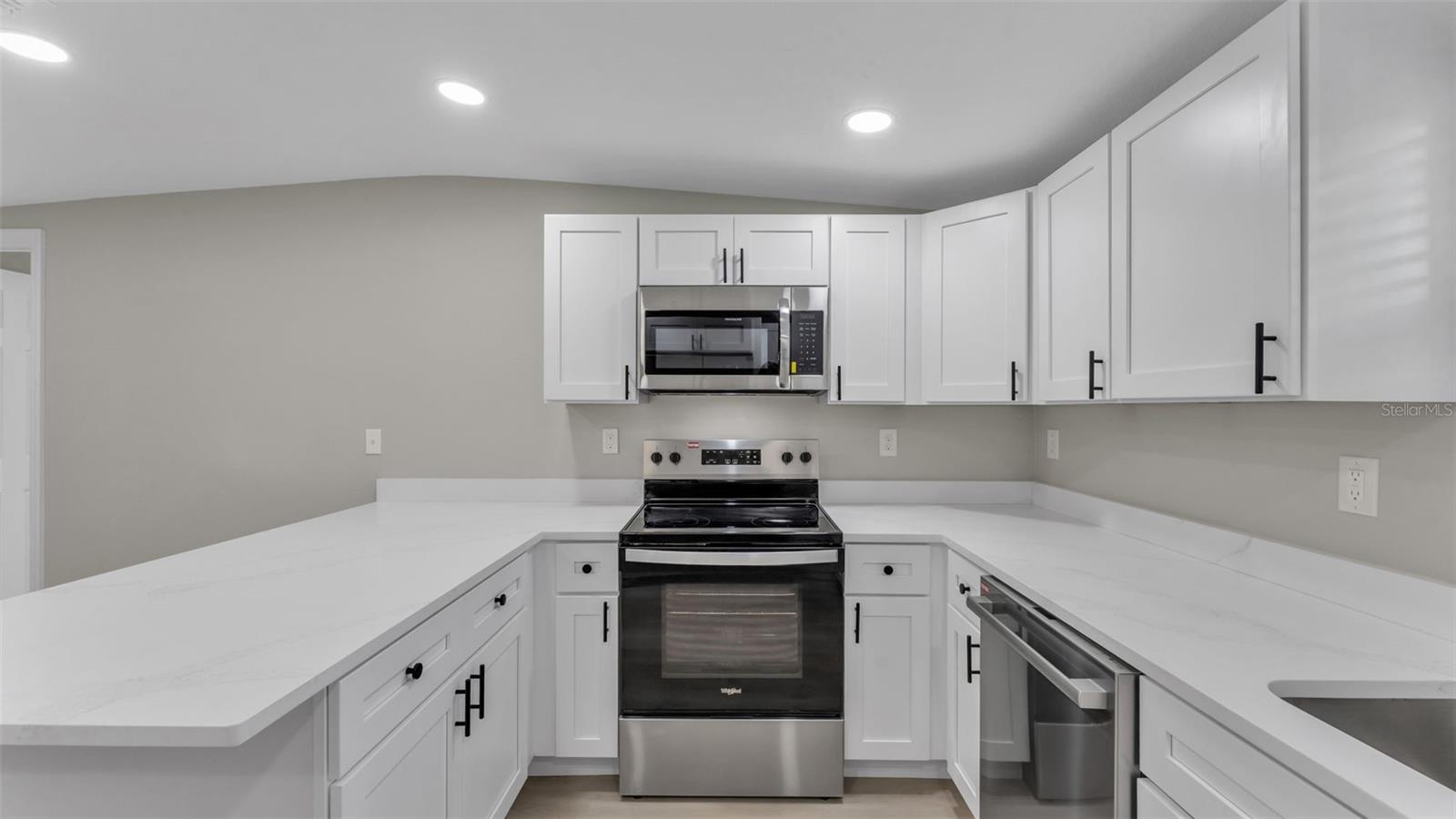 Image 23 of 29 For 2211 Azalea Court