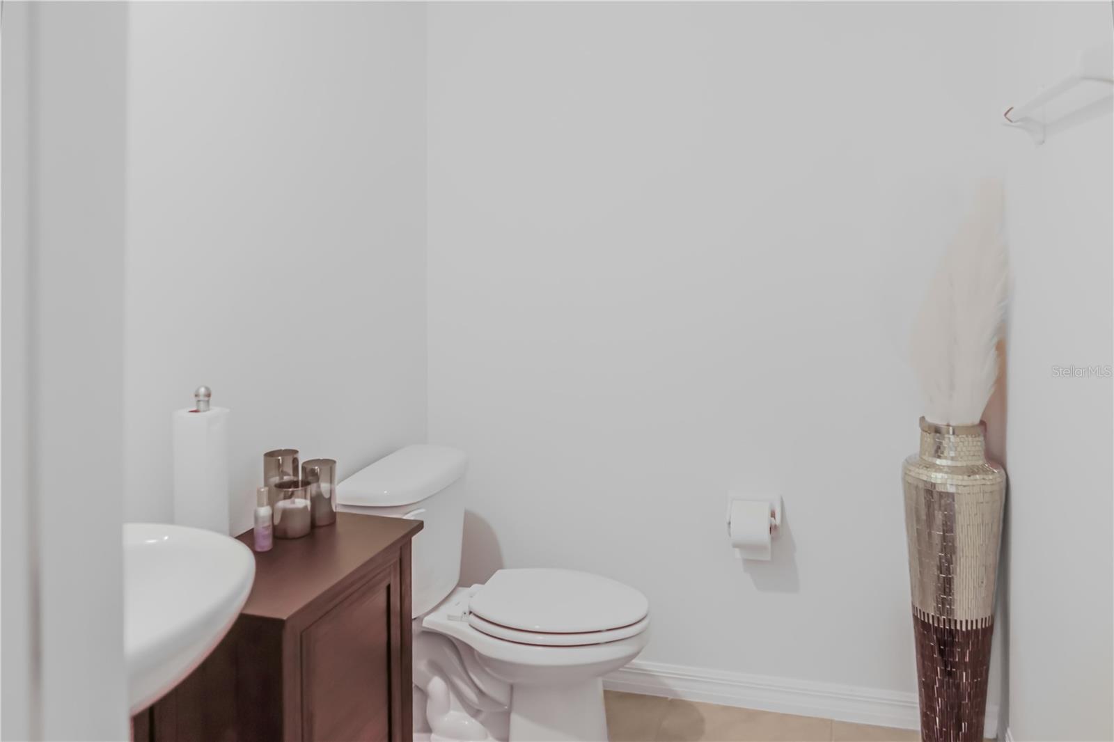 Image 11 of 29 For 16820 Delia Street