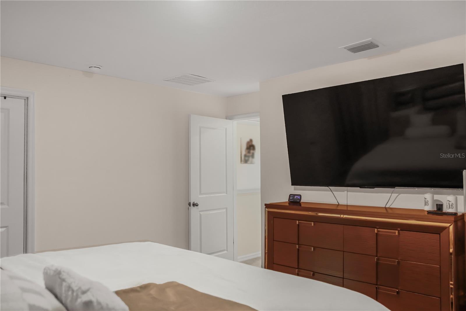 Image 20 of 29 For 16820 Delia Street