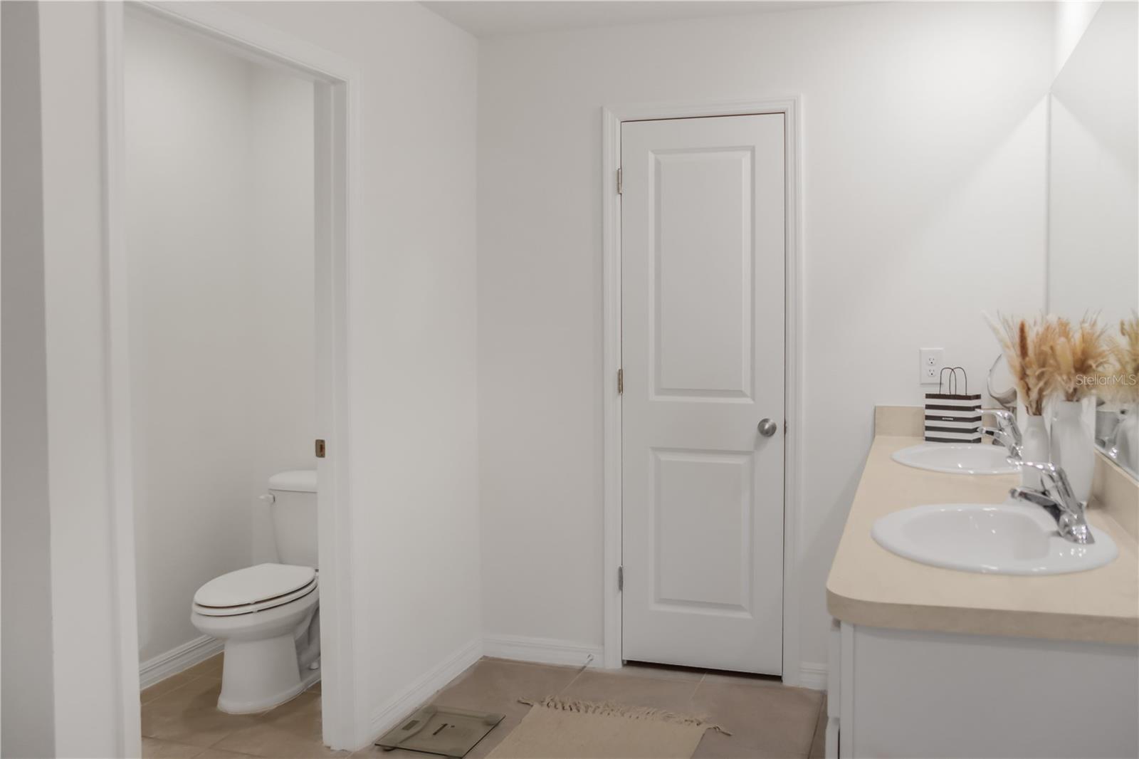 Image 22 of 29 For 16820 Delia Street