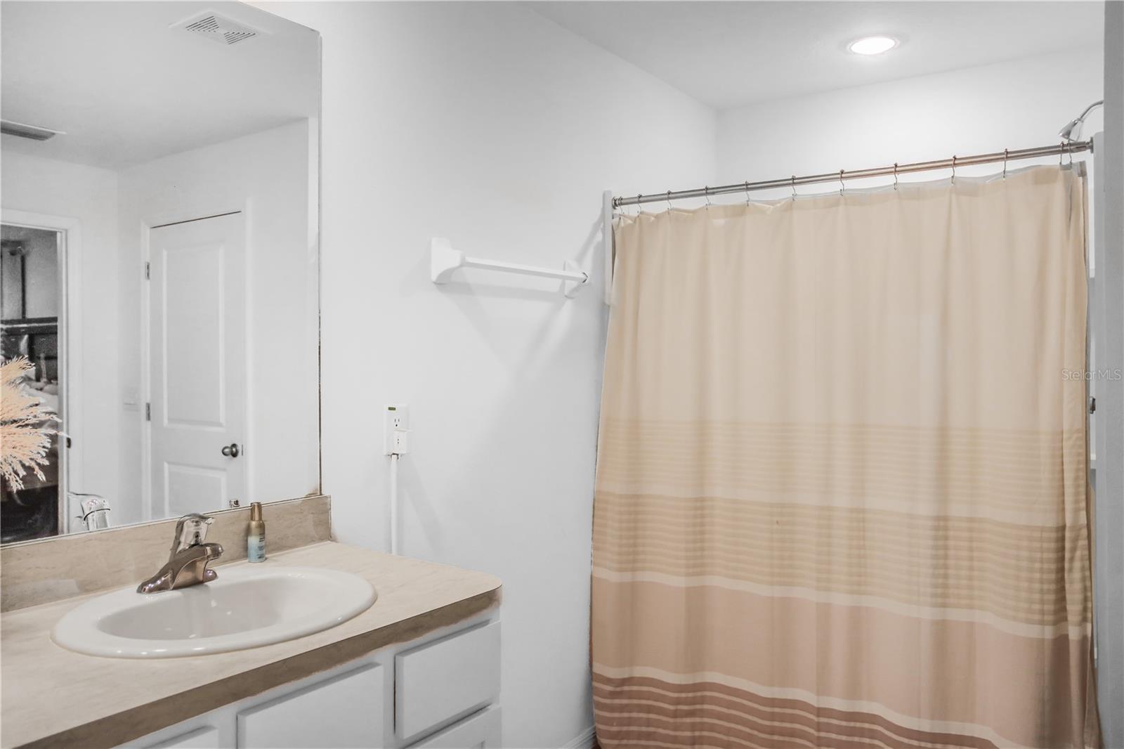 Image 23 of 29 For 16820 Delia Street